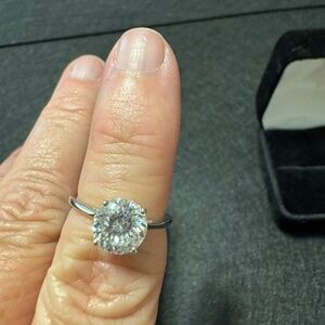 10kt White Gold Moissanite Solitare Ring Size 6 BRAND NEW Never Worn